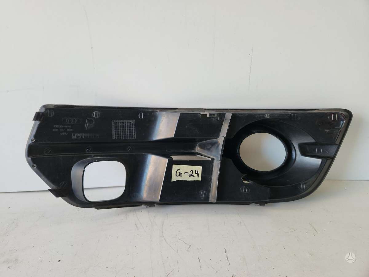 Audi Q5, 8R0 807 682D, front grill