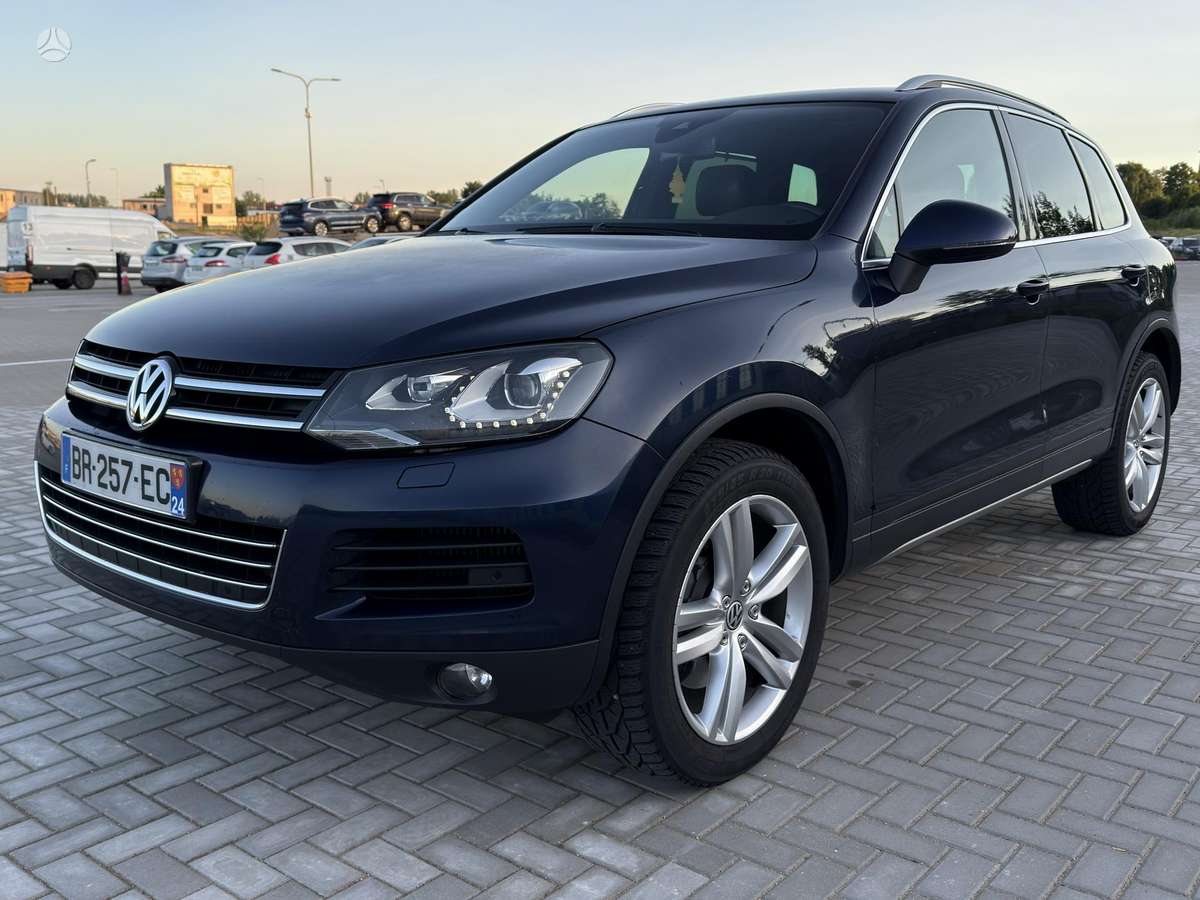 Volkswagen Touareg - 1