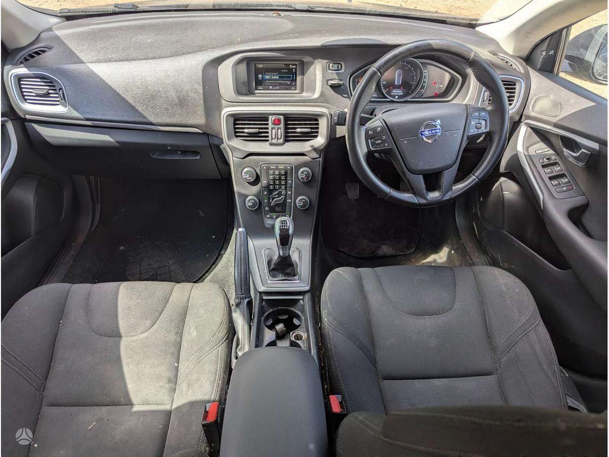 Volvo V40 engine