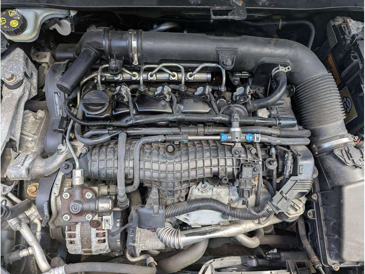 Volvo V40 engine