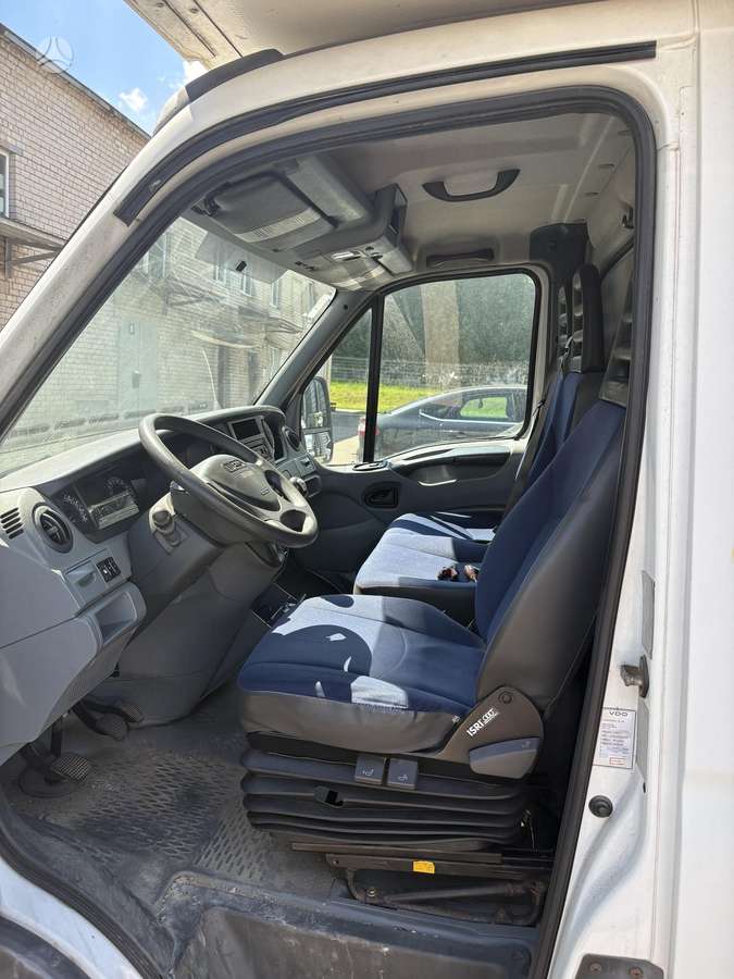 Iveco Daily 35c18, kietašoniai