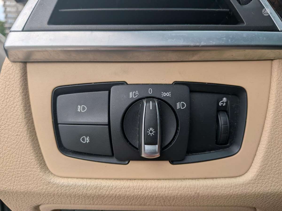 BMW 330, 2.0 l., Седан