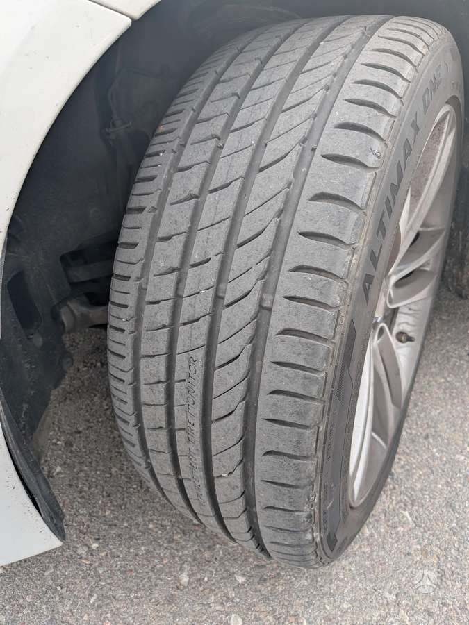 BMW 330, 2.0 l., Седан