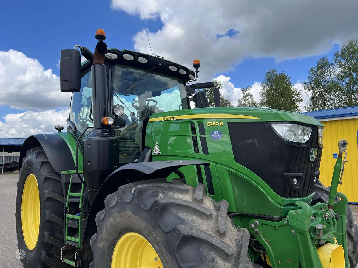 John Deere 6250R, tractors