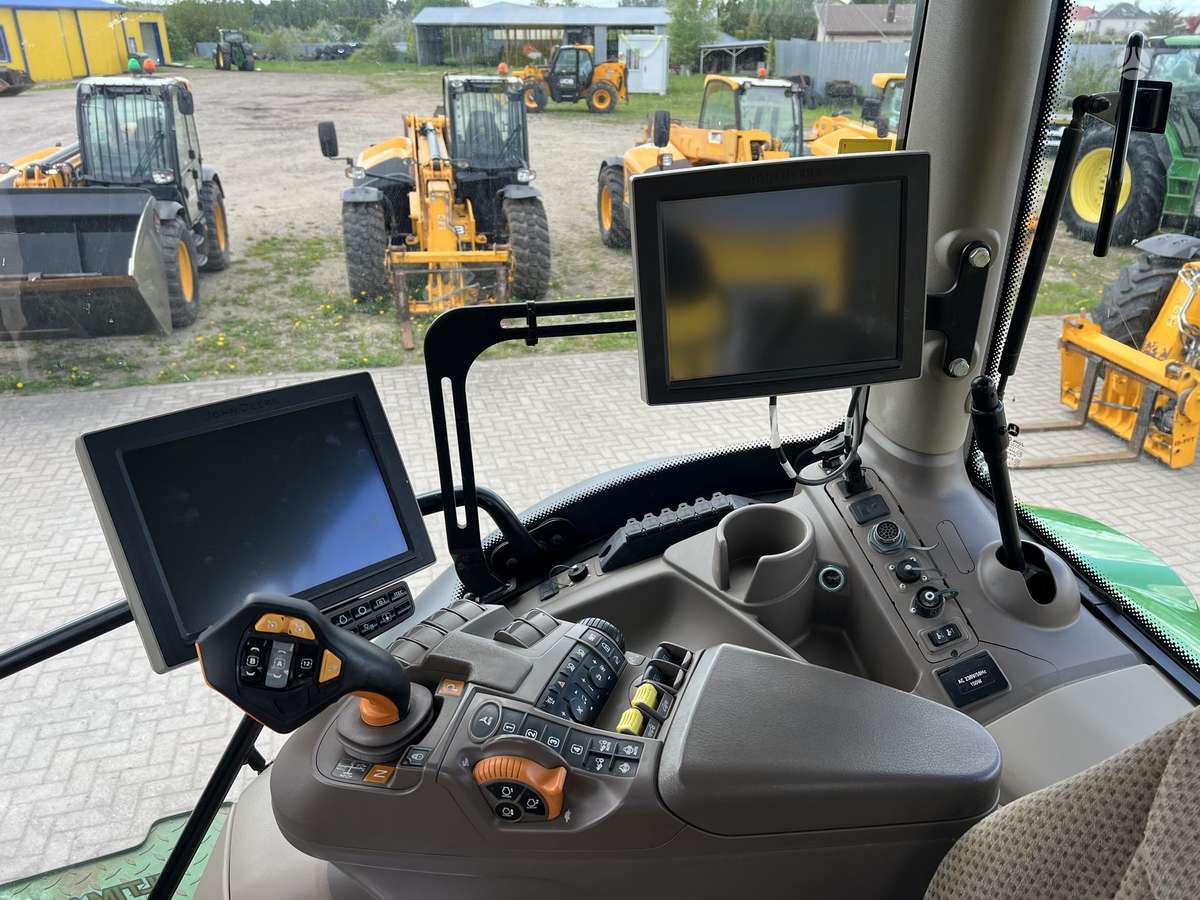 John Deere 6250R, tractors