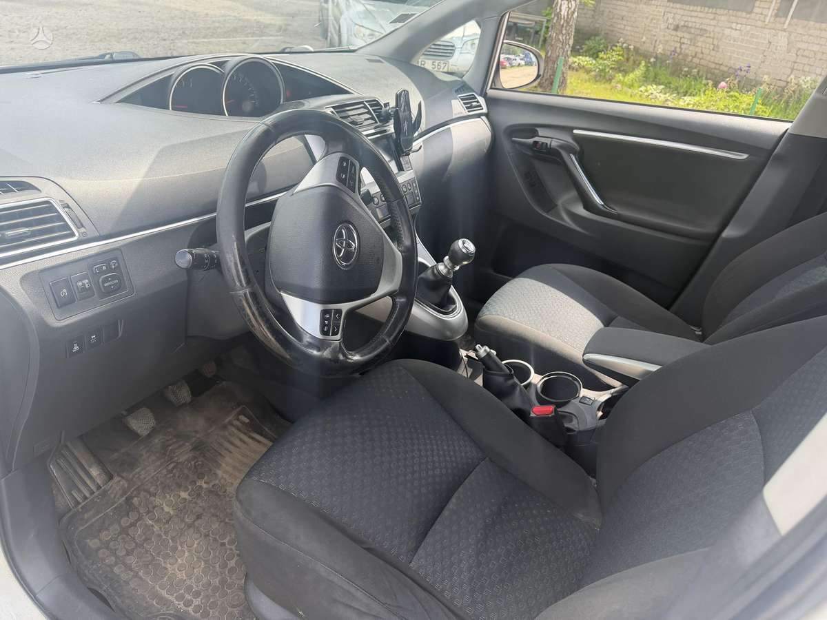 Toyota Verso, 2.0 l., hatchback