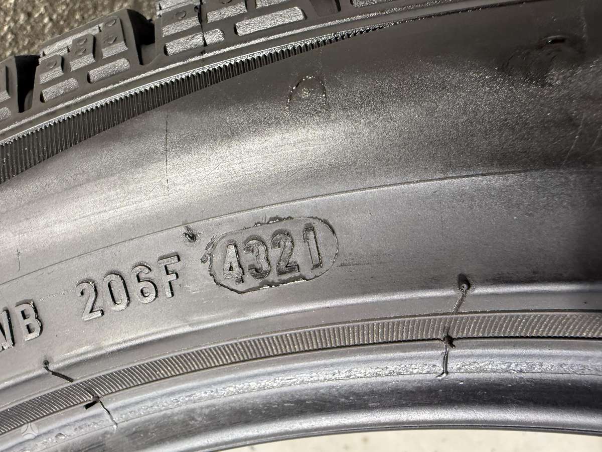 Pirelli Ice zero, winter 235/45 R18