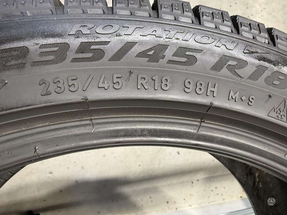 Pirelli Ice zero, winter 235/45 R18