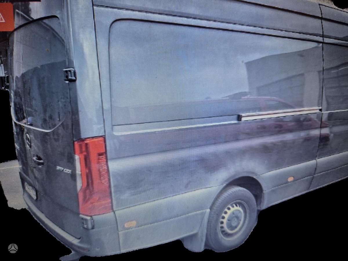 Mercedes-Benz Sprinter, preču