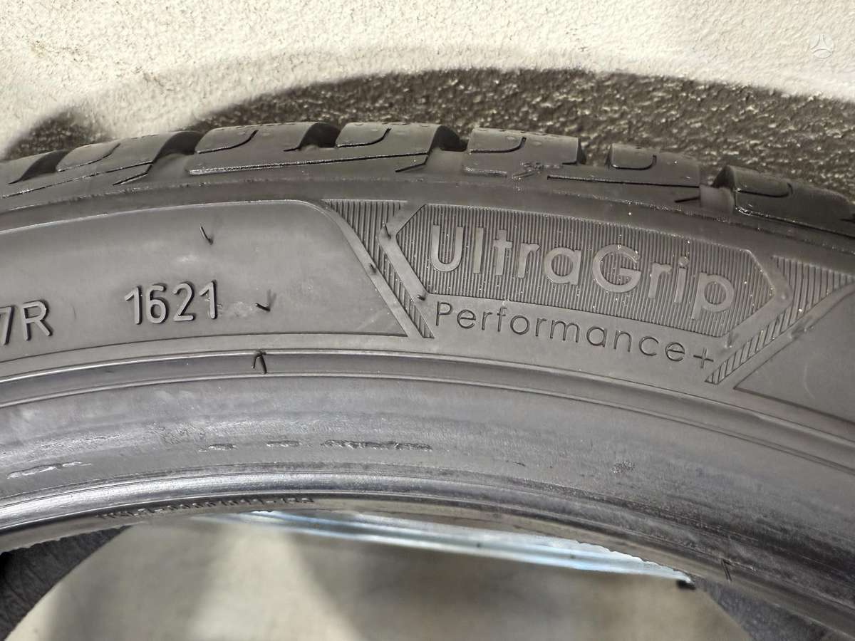 Goodyear Ultragrip perfromance, winter 235/40 R19