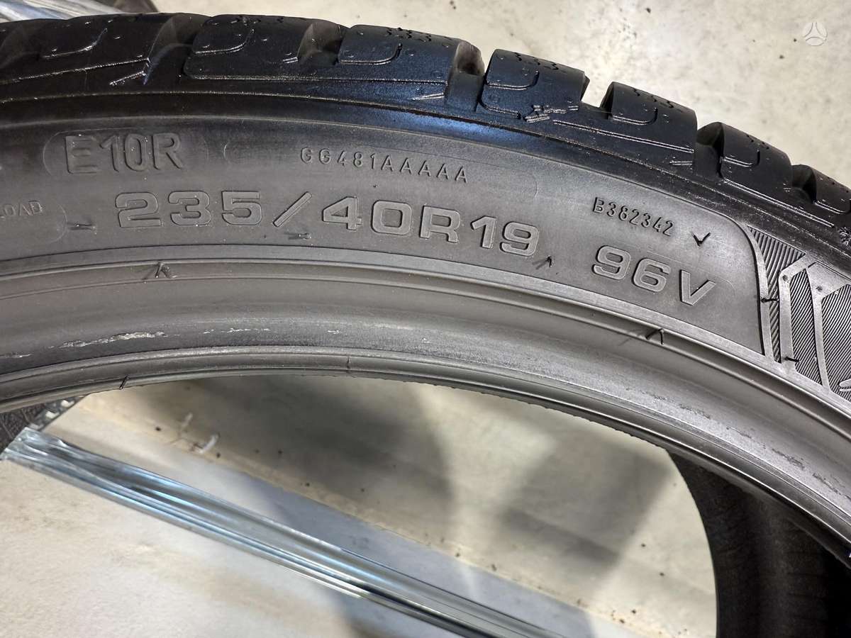 Goodyear Ultragrip perfromance, winter 235/40 R19