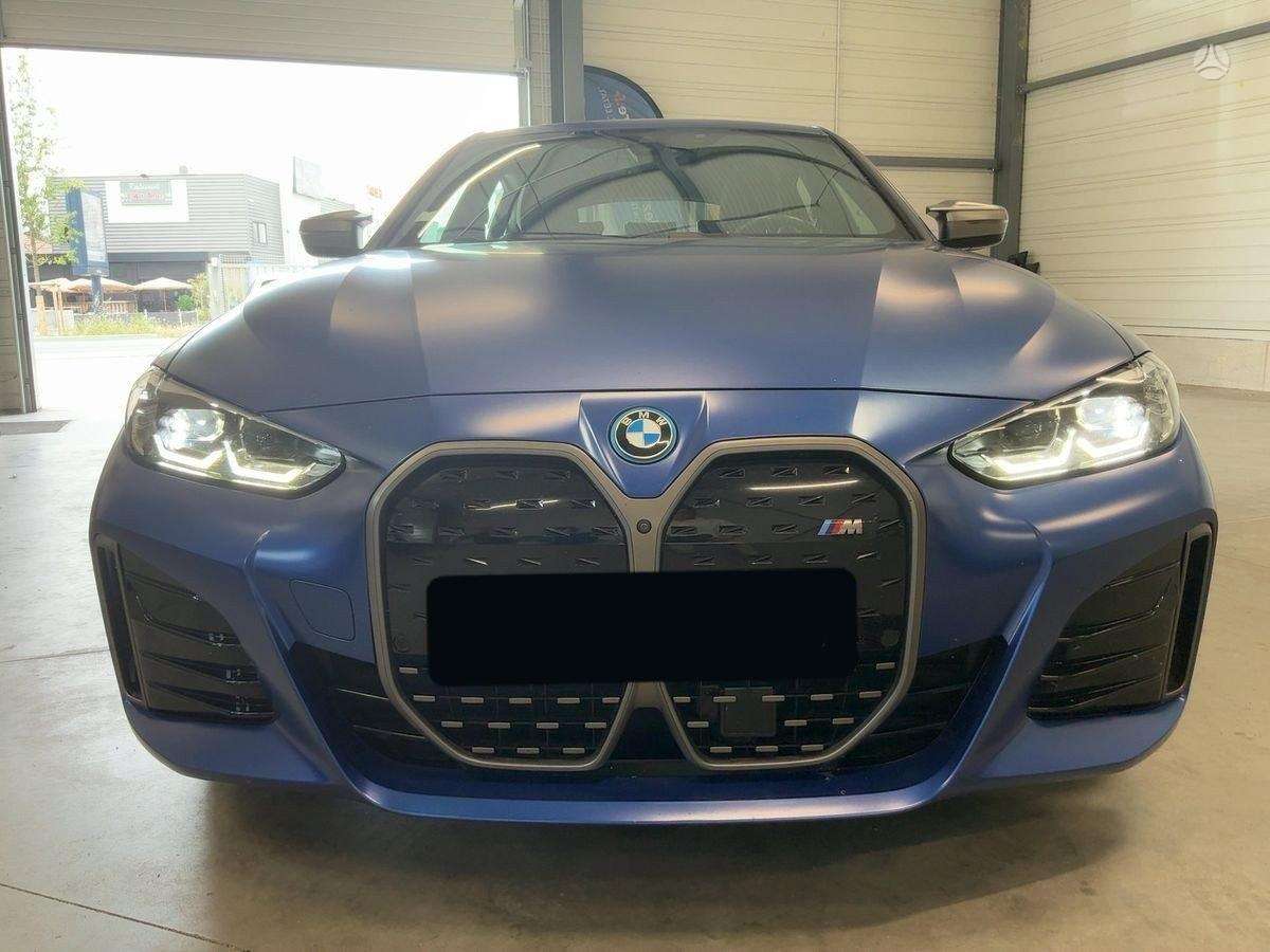 BMW i4, sedanas