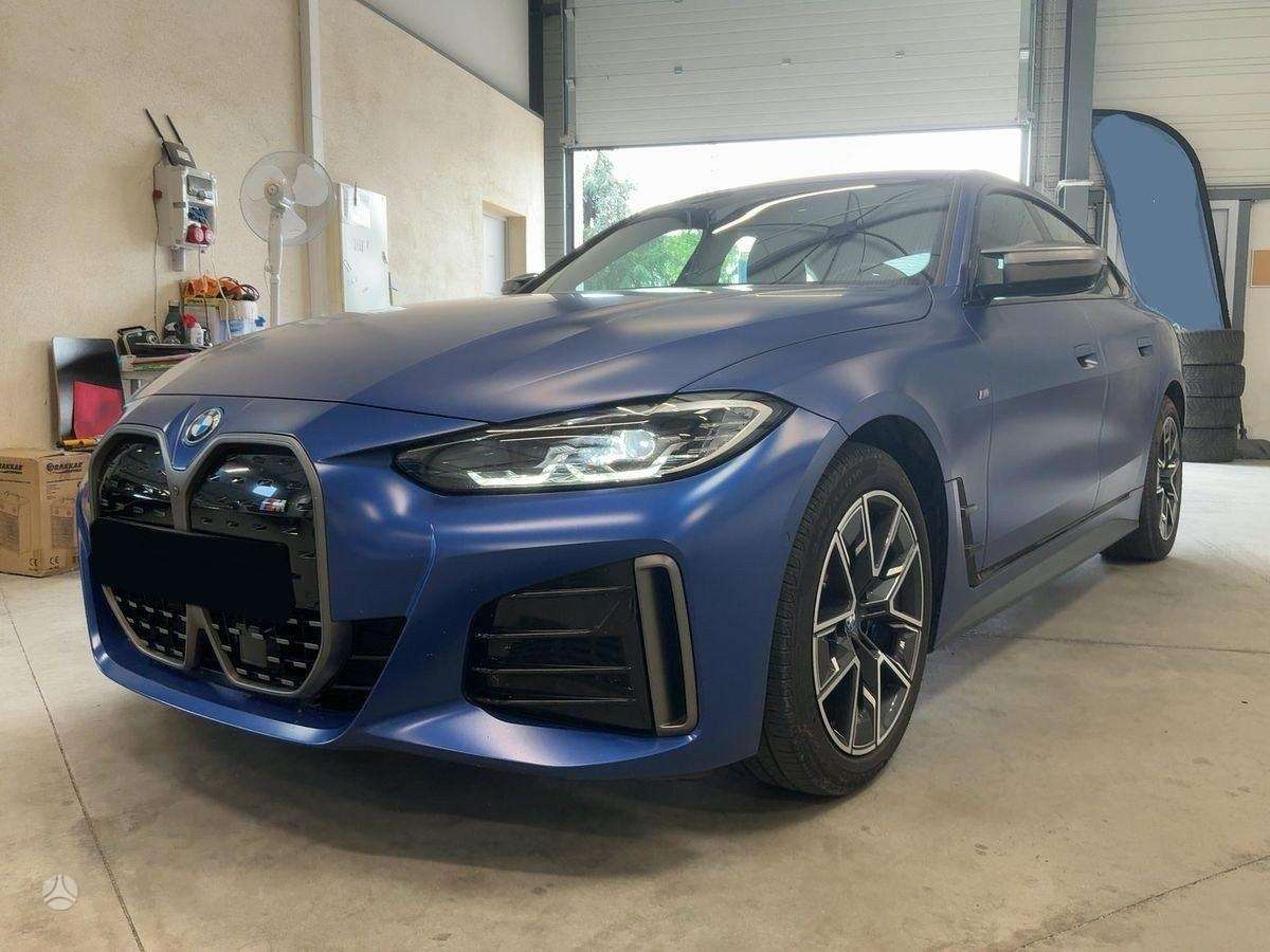 BMW i4, sedanas