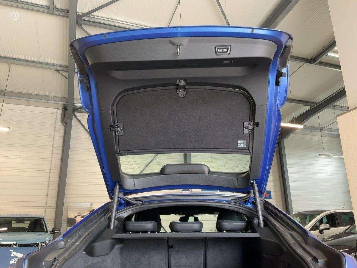 BMW i4, sedanas