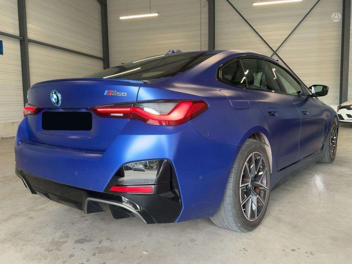 BMW i4, sedanas