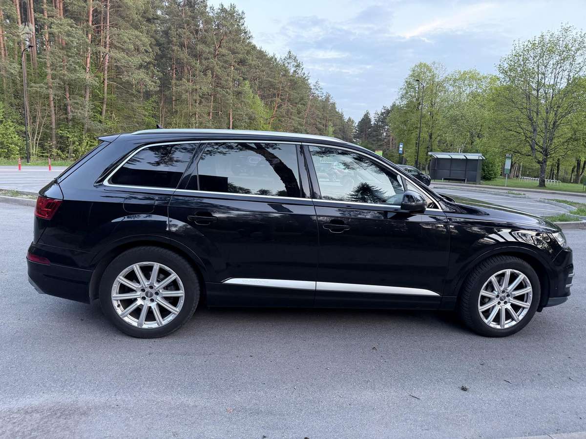 Audi Q7, 3.0 l., off-road / crossover
