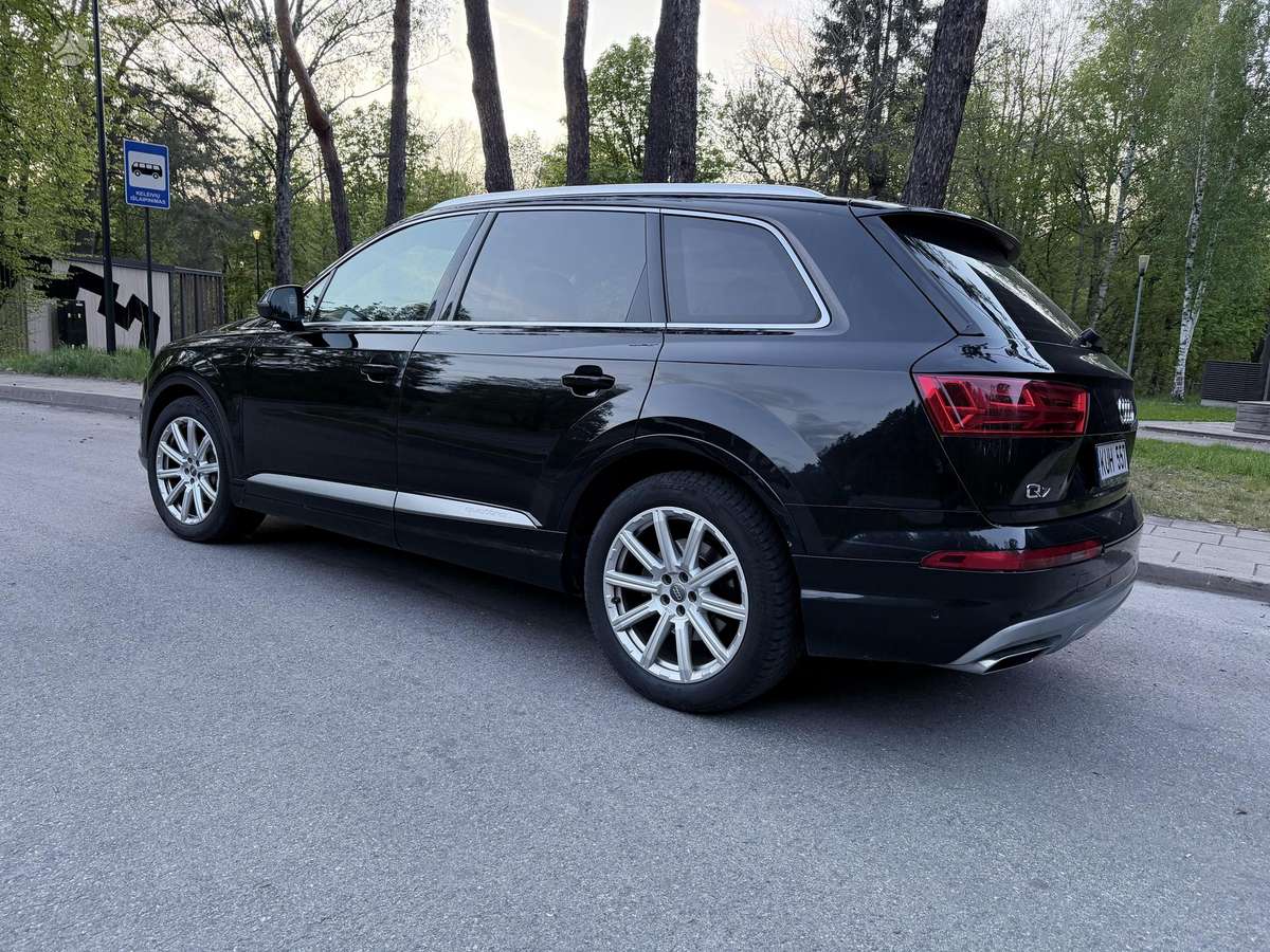 Audi Q7, 3.0 l., off-road / crossover
