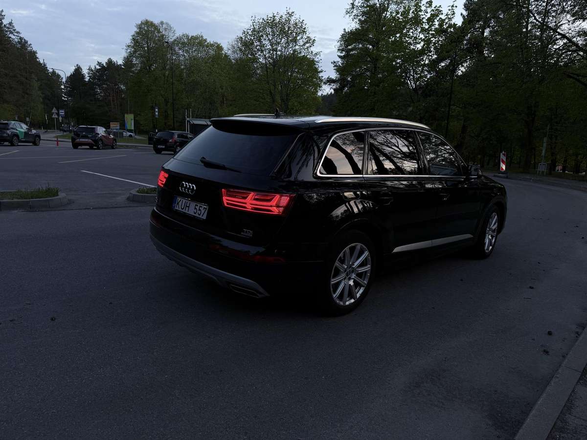 Audi Q7, 3.0 l., off-road / crossover