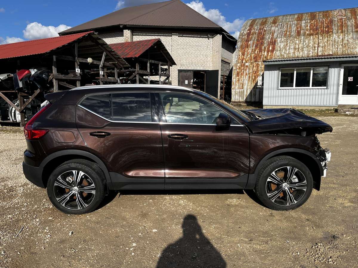 Volvo XC40, 4384, dalimis