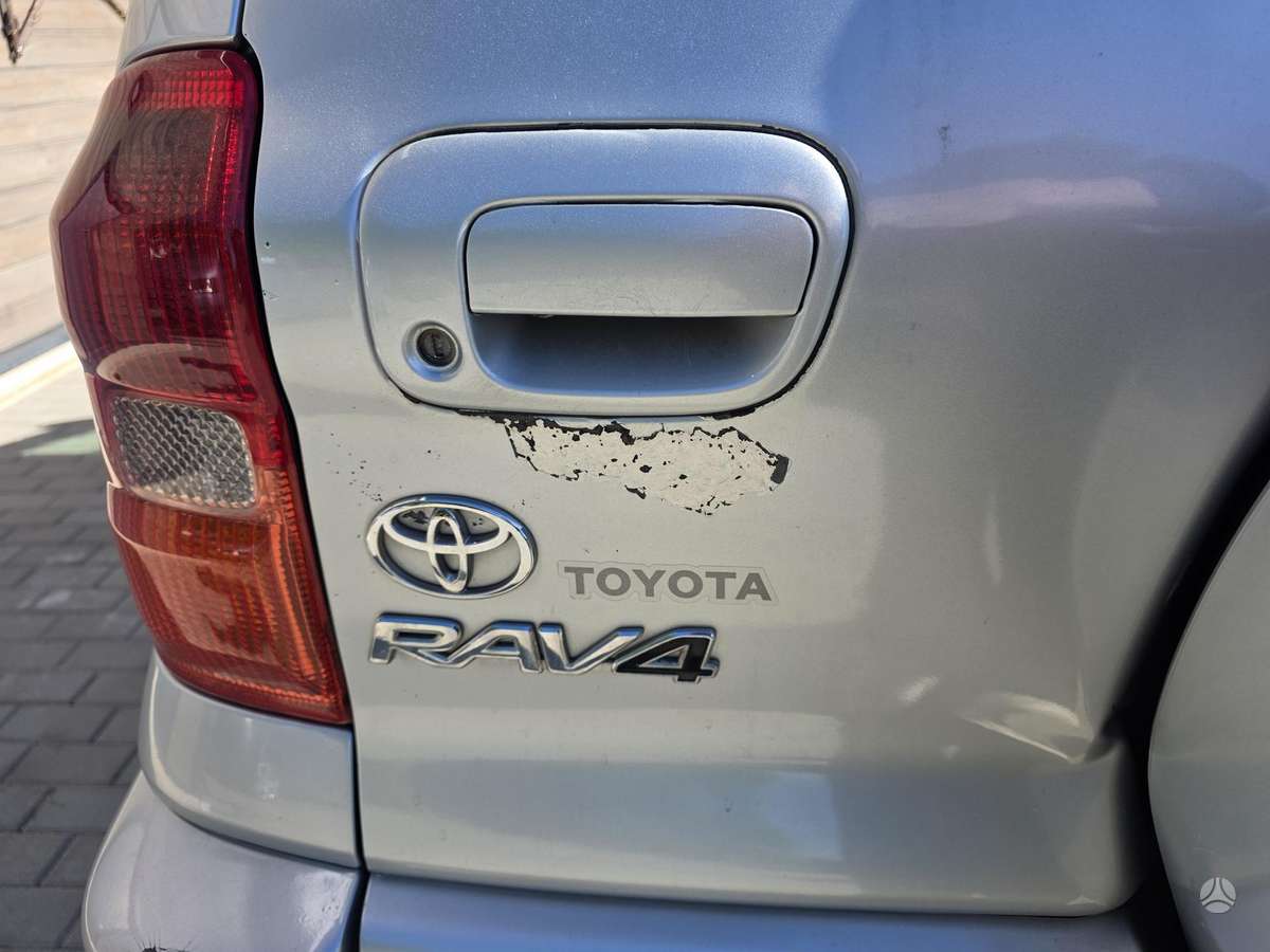 Toyota RAV4 - 6