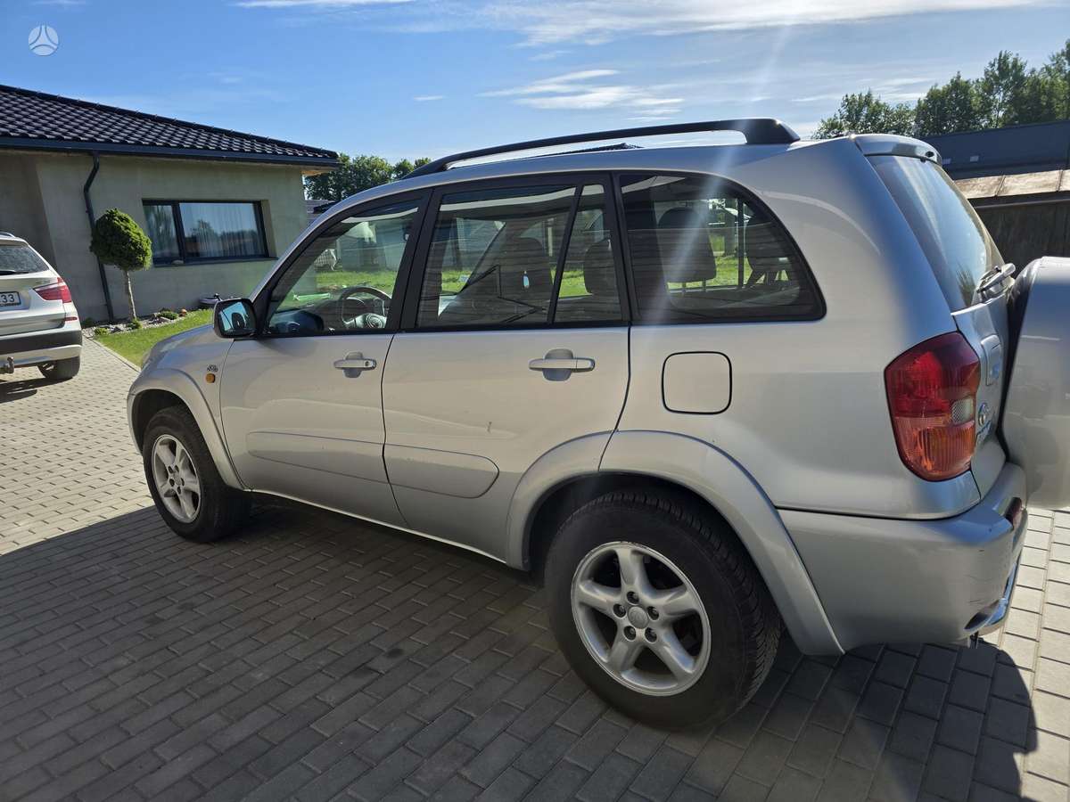 Toyota RAV4 - 8