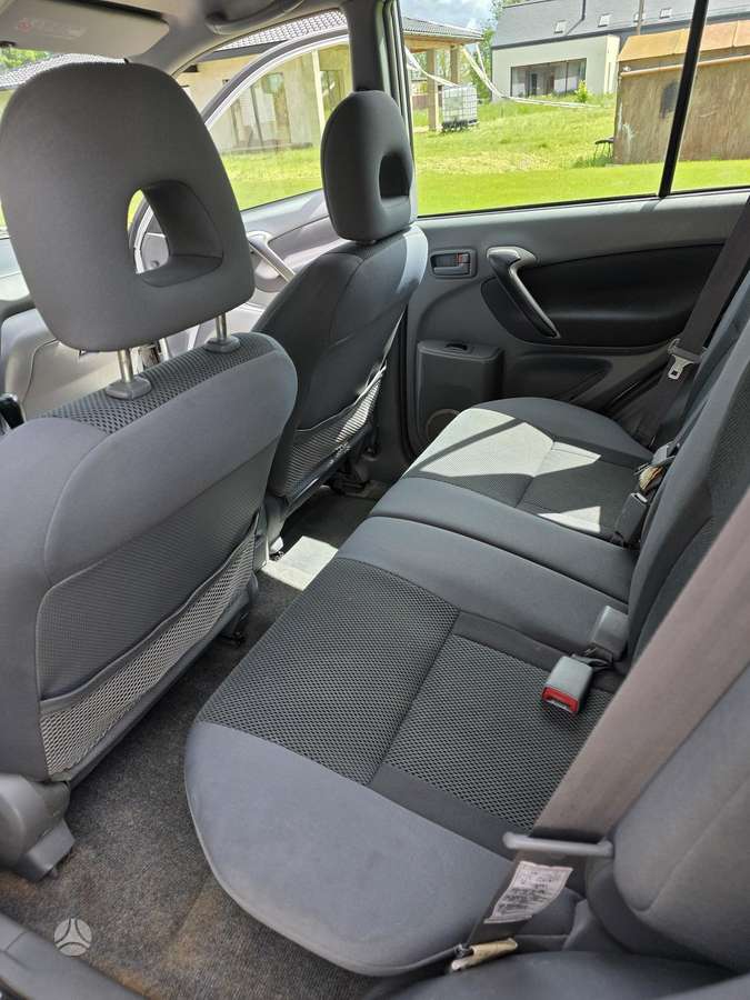 Toyota RAV4 - 11