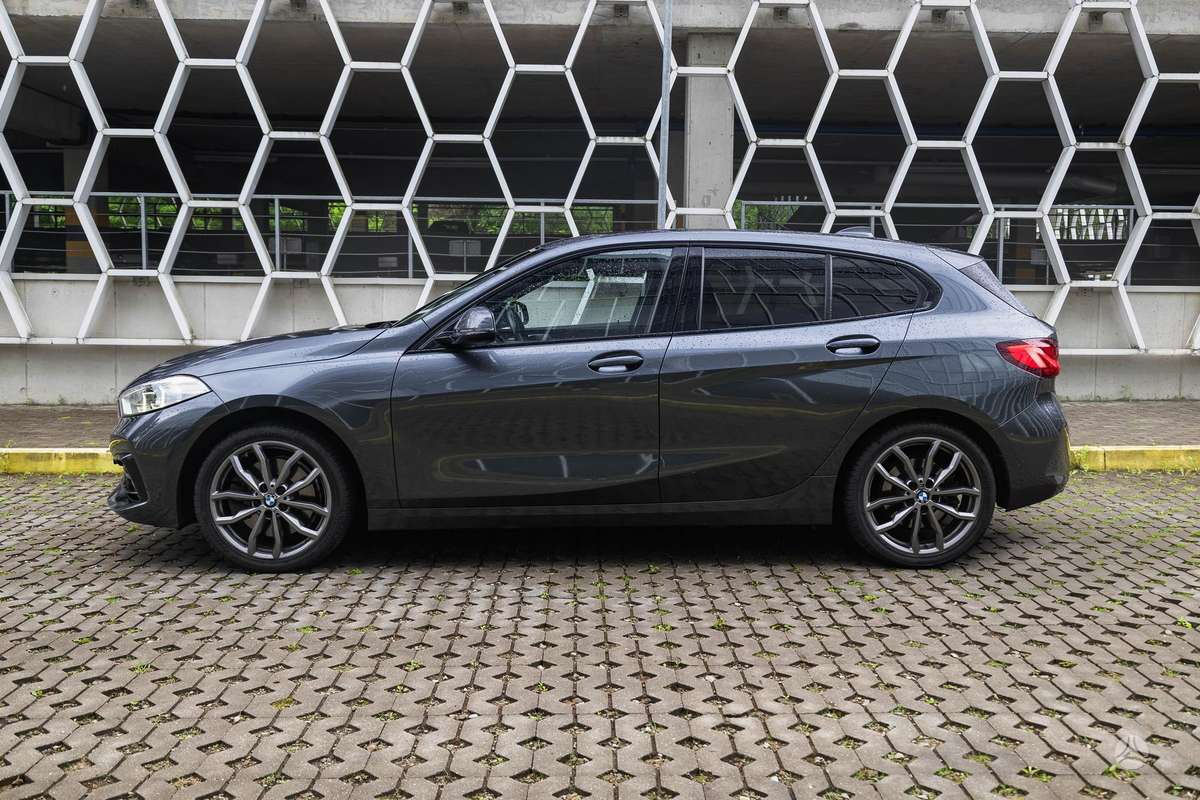 BMW 120, 2.0 l., hatchback