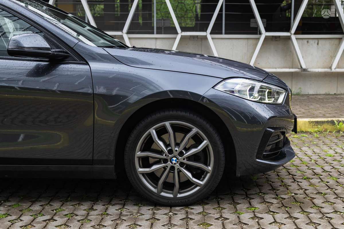 BMW 120, 2.0 l., hatchback