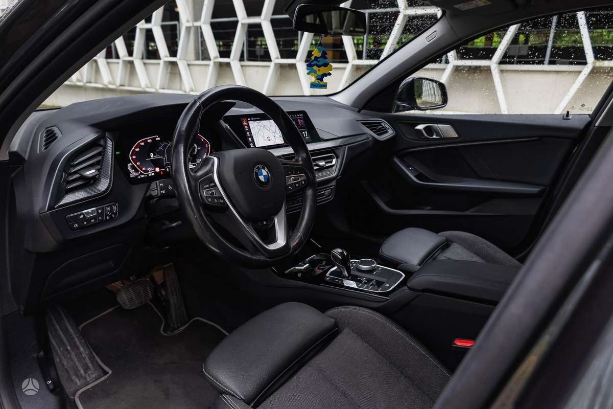 BMW 120, 2.0 l., hatchback