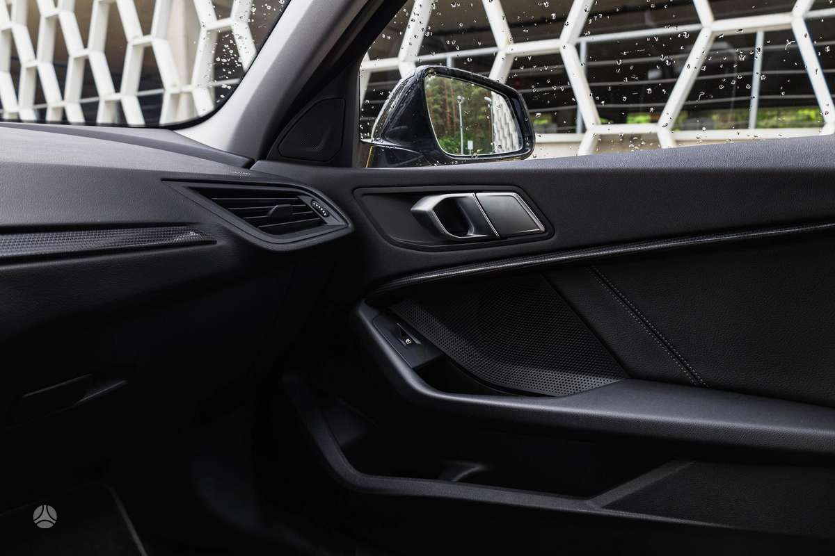BMW 120, 2.0 l., hatchback