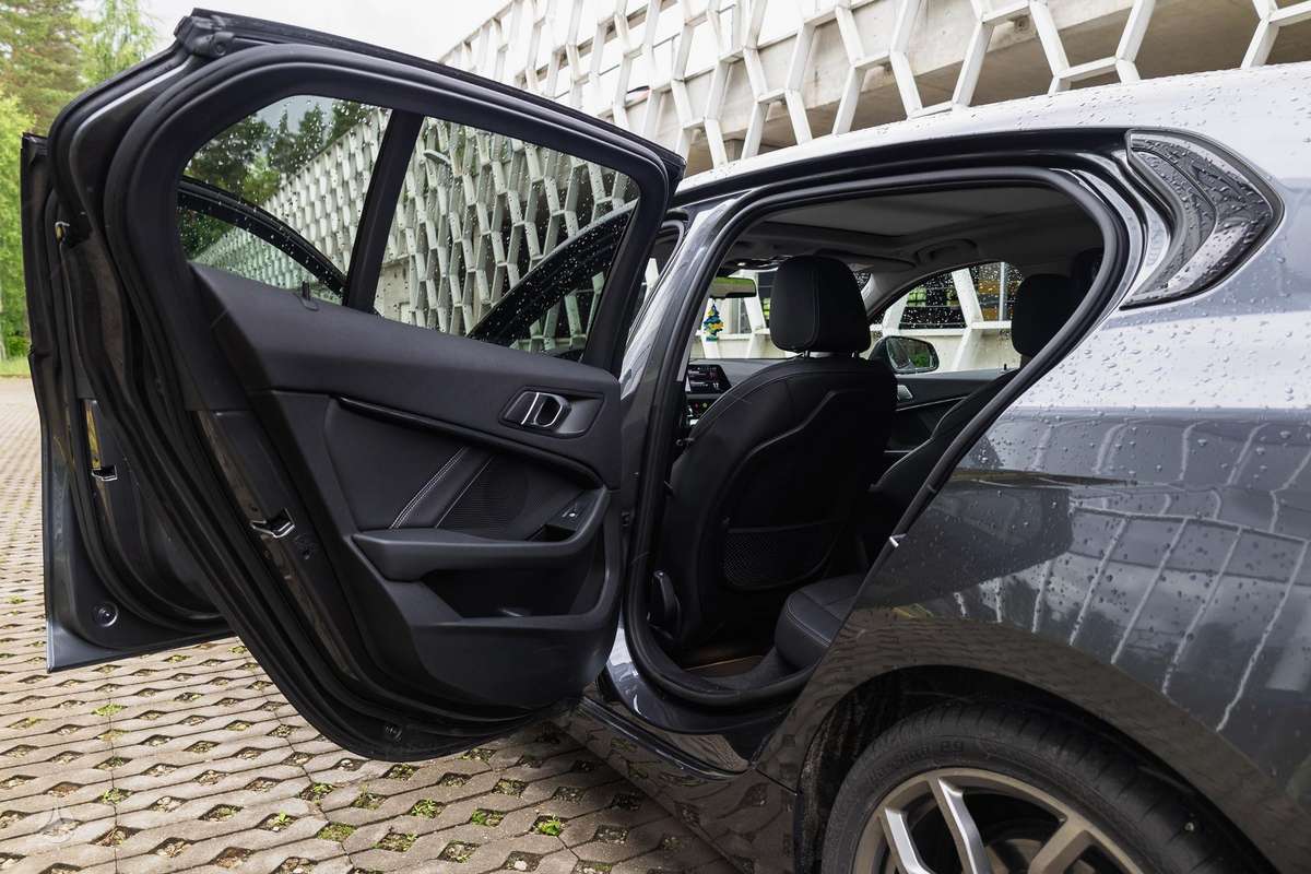BMW 120, 2.0 l., hatchback