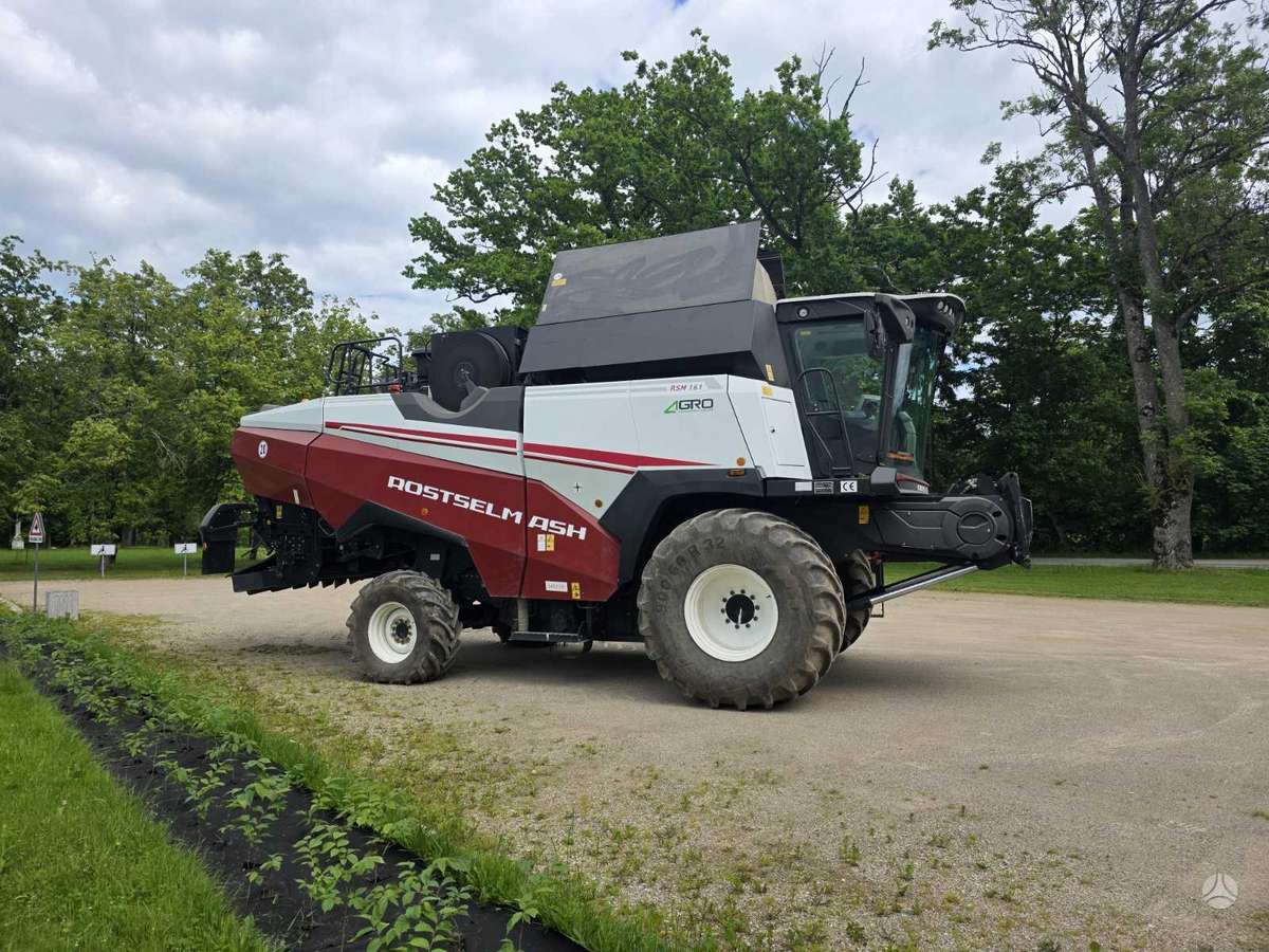 Rostselmash RSM 161, combine harvesters