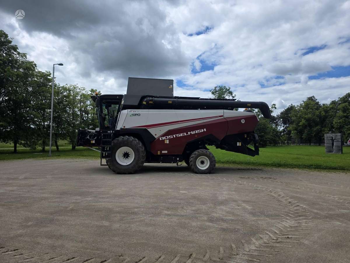 Rostselmash RSM 161, combine harvesters