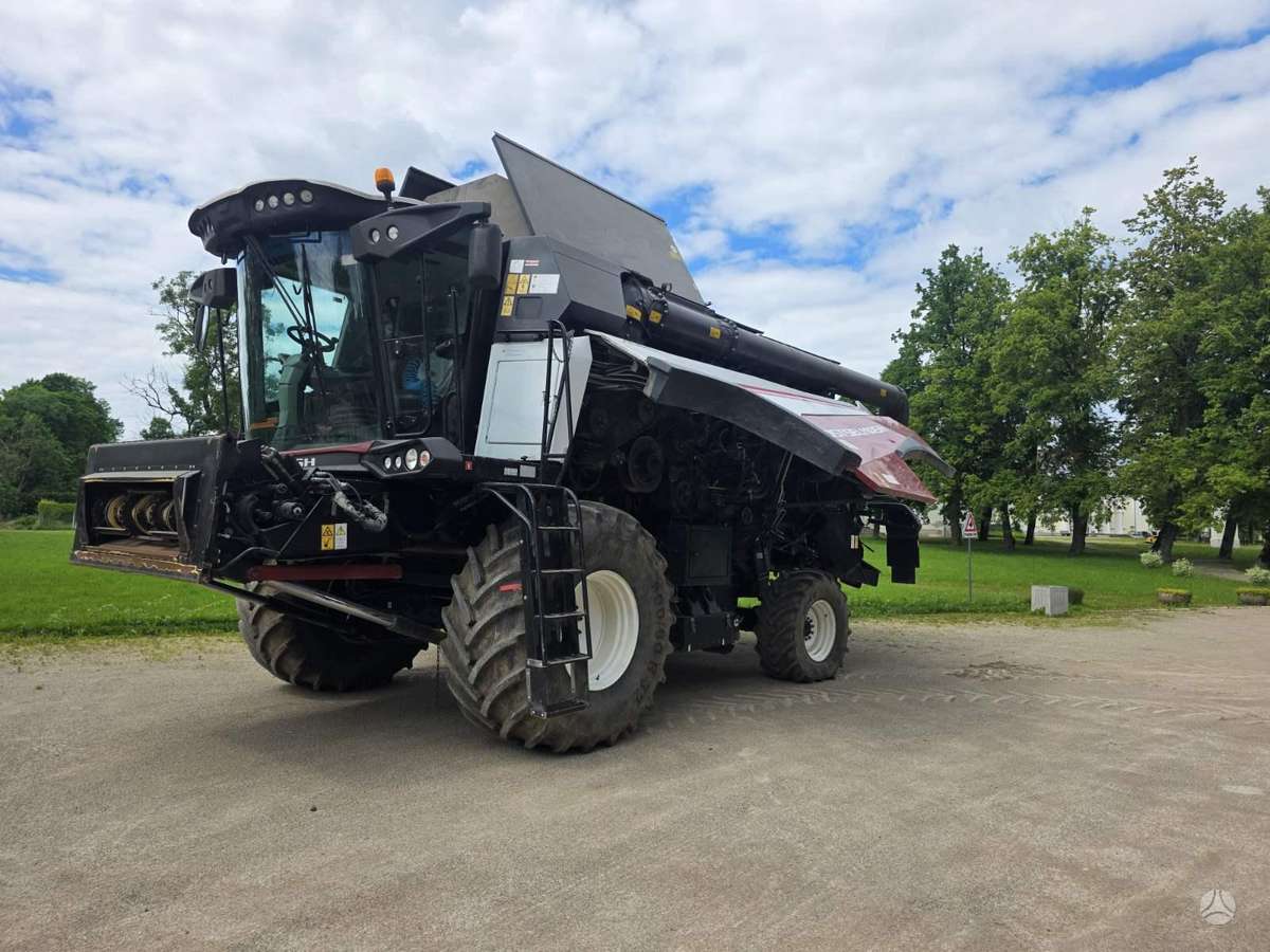 Rostselmash RSM 161, combine harvesters