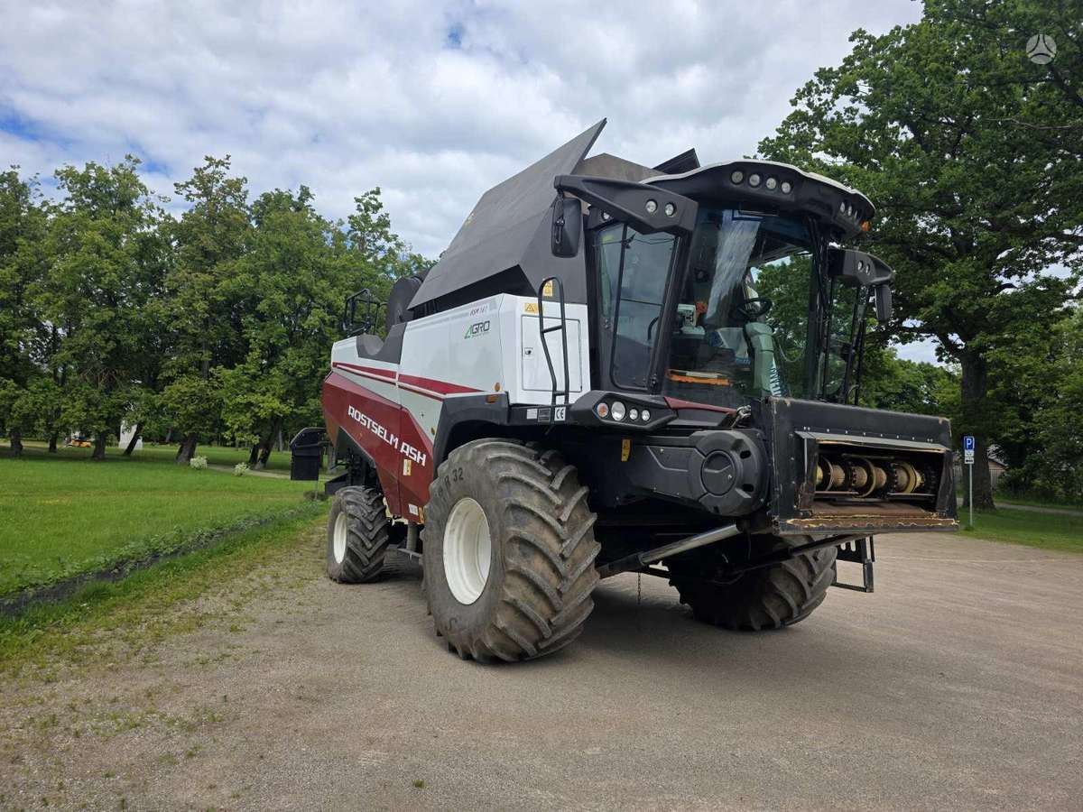 Rostselmash RSM 161, combine harvesters