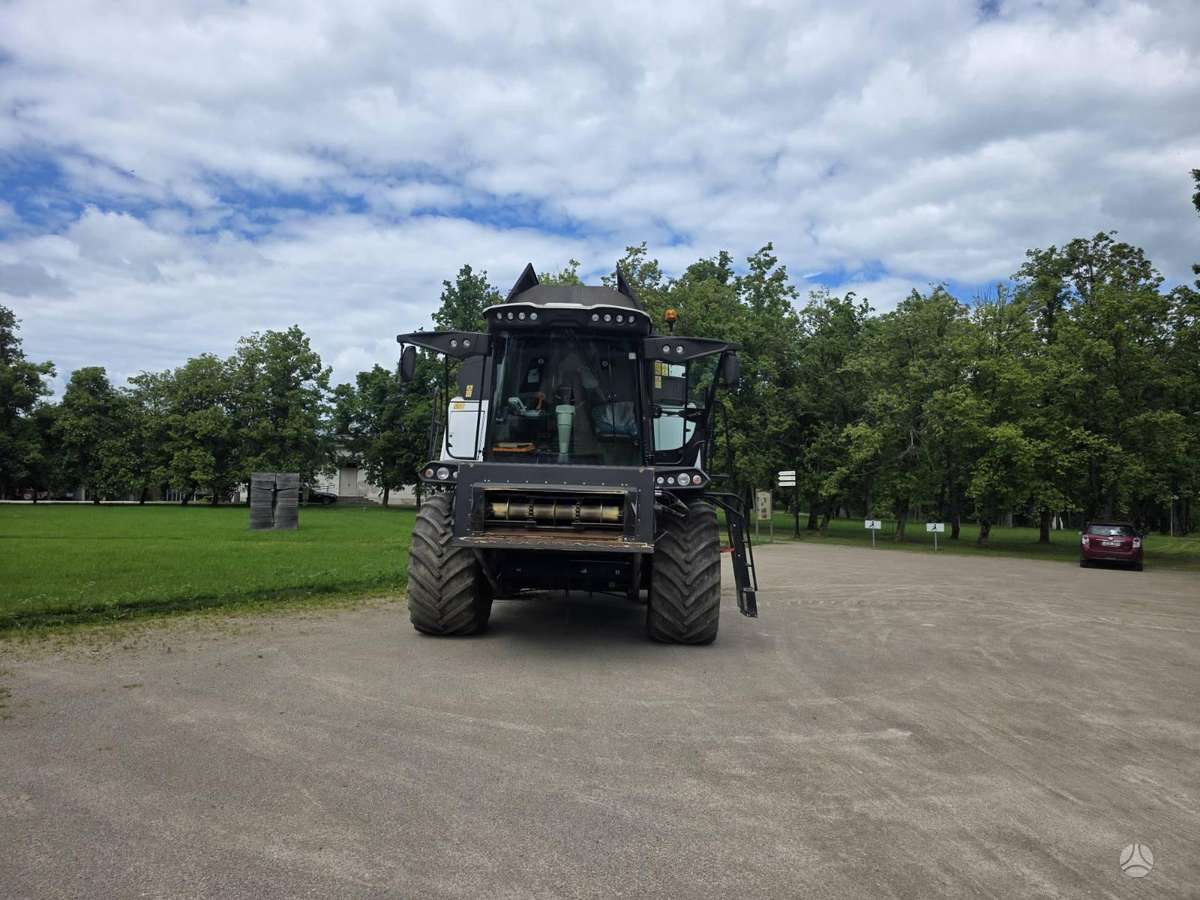 Rostselmash RSM 161, combine harvesters