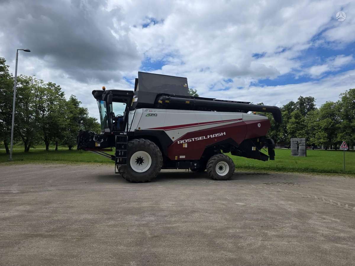 Rostselmash RSM 161, combine harvesters