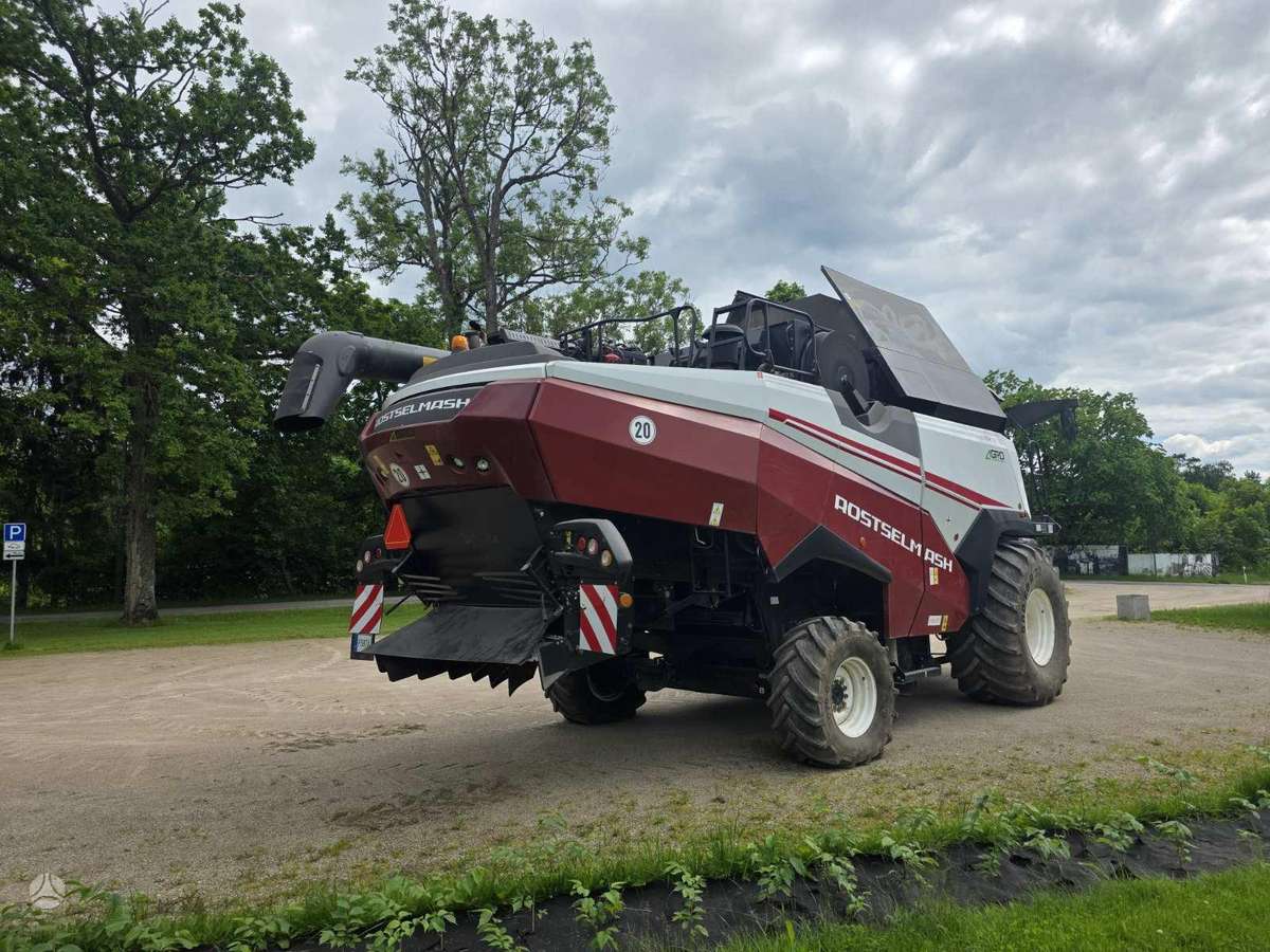 Rostselmash RSM 161, combine harvesters