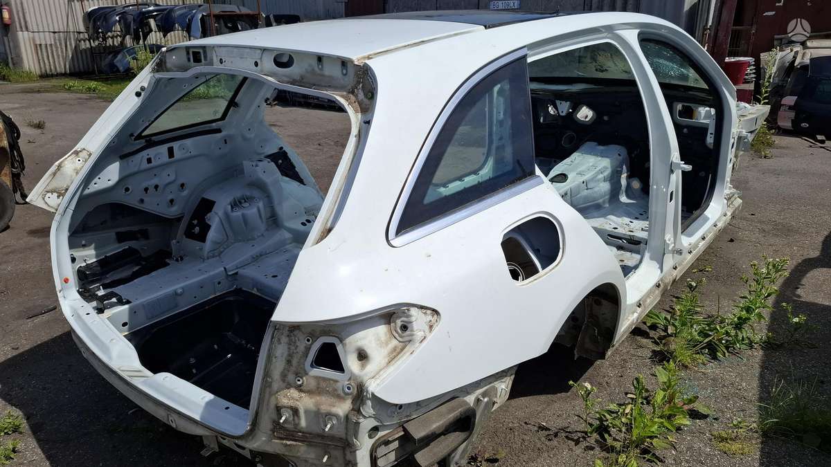 Mercedes-Benz C220 Tik kebulas