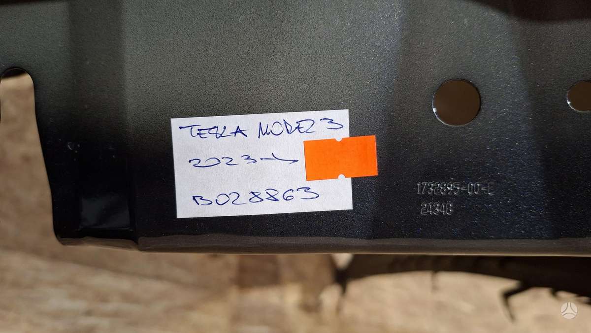 Tesla Model 3 Cen32658