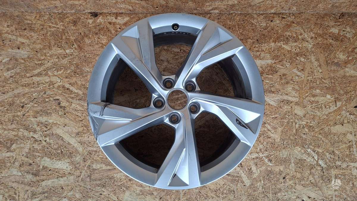 Audi A4, 8W0601025EJ, Cen31831