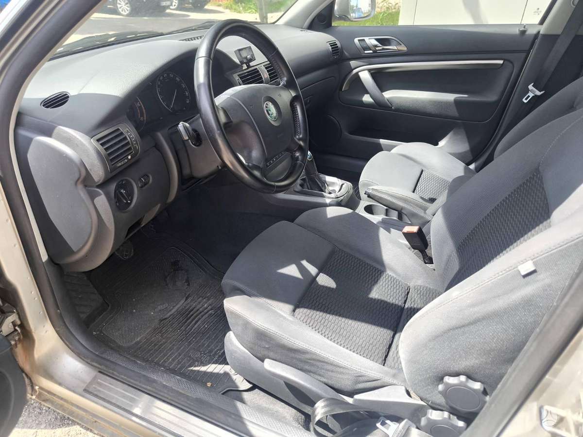 Skoda Superb, 2.0 l., Седан