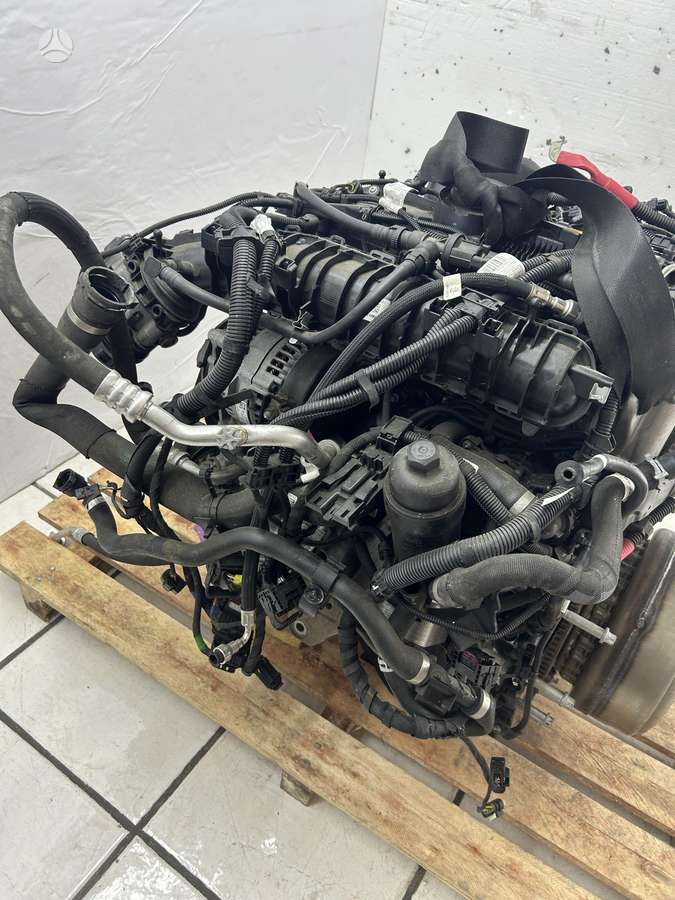 BMW 320 engine