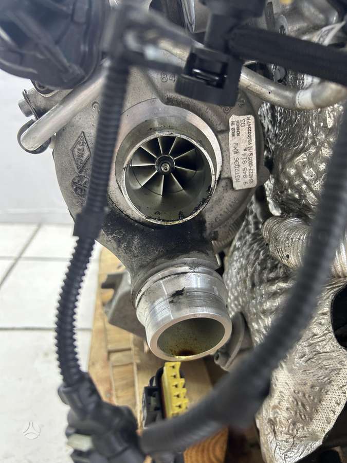 BMW 320 engine