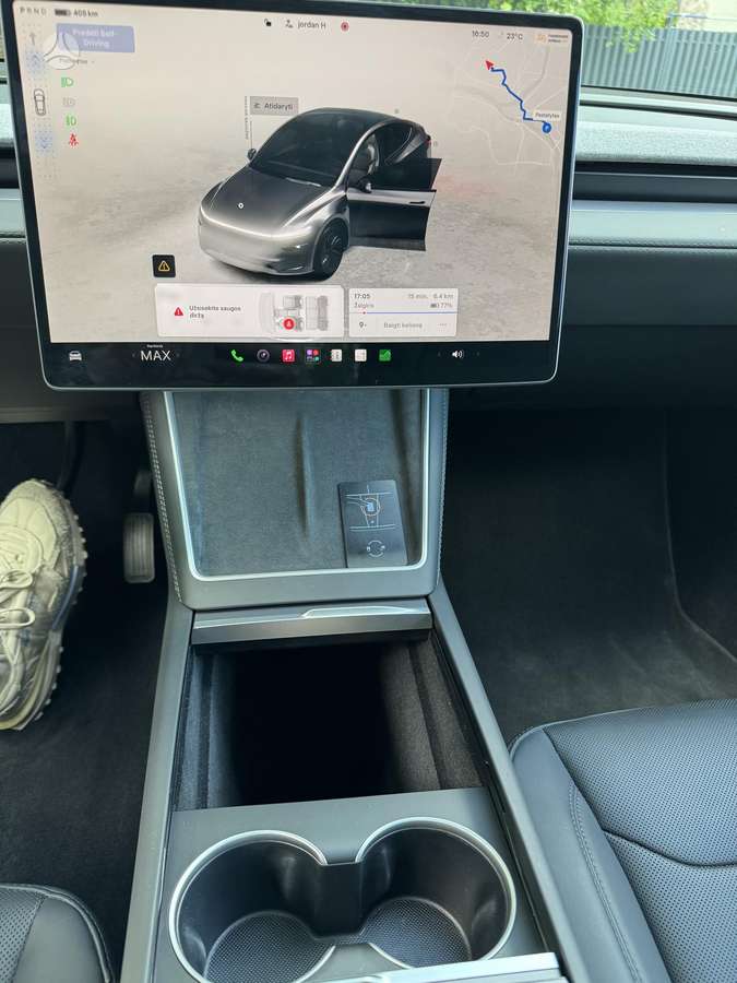 Tesla Model Y - 11