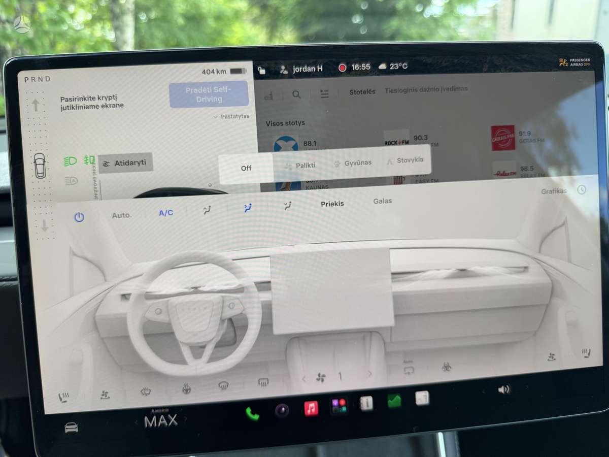 Tesla Model Y - 12