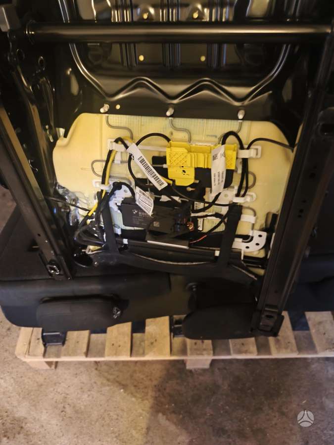 BMW X1 durų apmušalai, sėdynės