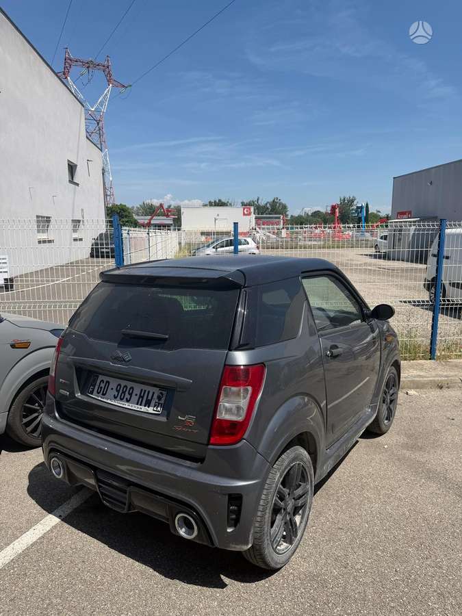 Ligier JS50, hatchback