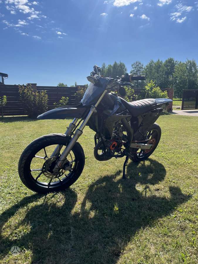 Rieju MRT 49cc, supermoto