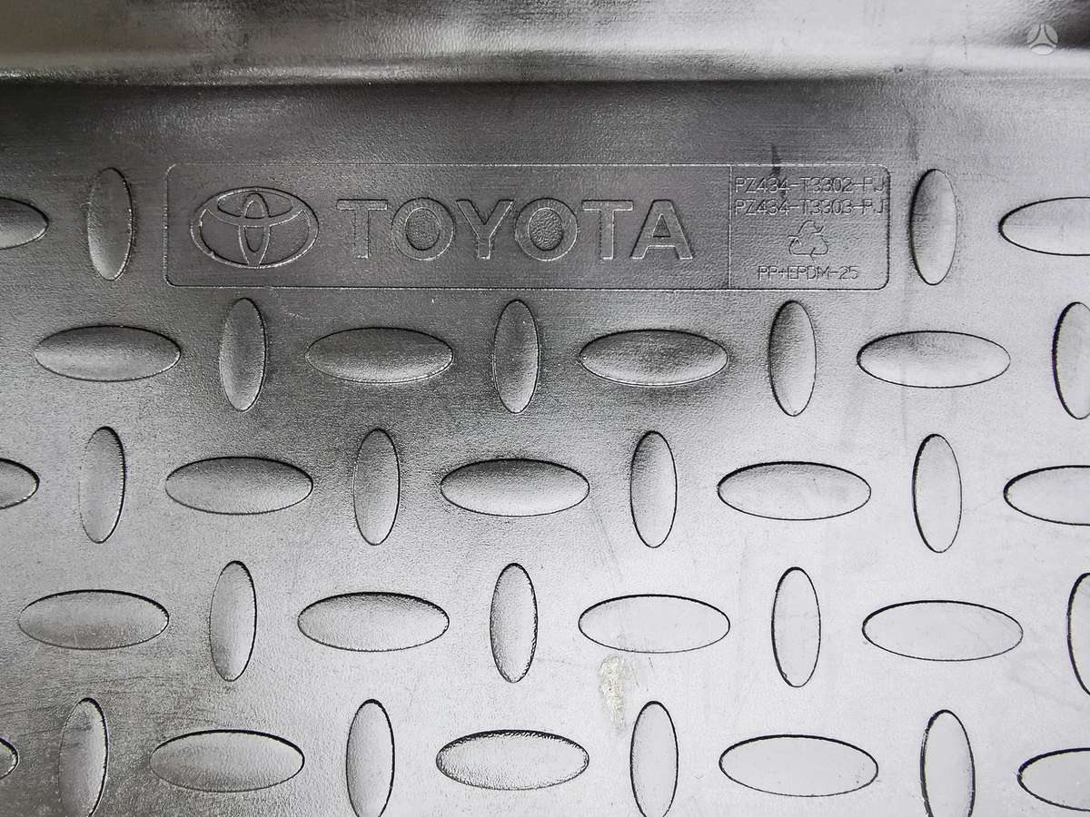 Toyota Avensis mats